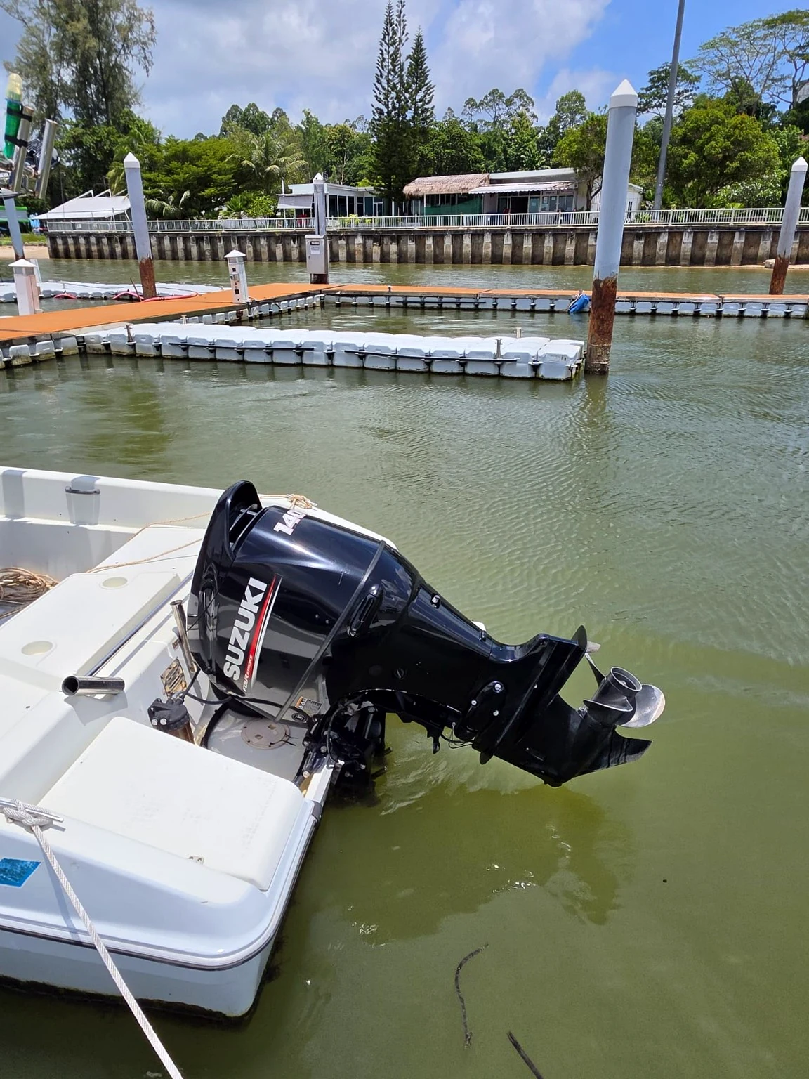 View the Suzuki 140 outboard in detail